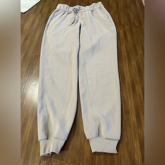 Lululemon On the Fly Jogger
Silverstone
W5BZDS
Size 4? - Picture 3 of 7